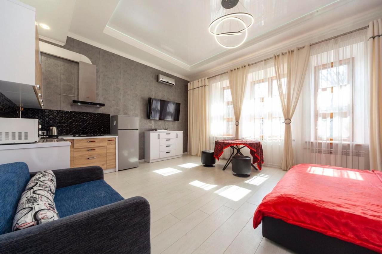 Vip Студио На Дерибасовской Apartamento Odessa Exterior foto